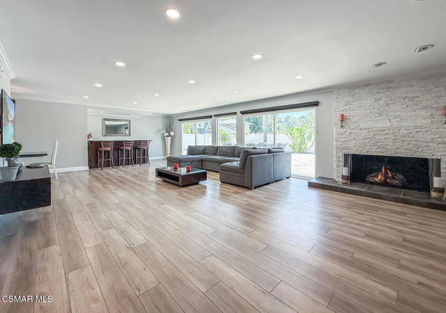 23225 Cass Avenue, Woodland Hills CA: https://media.crmls.org/mediaz/18fd005b-eb65-44be-8b6a-e04b00221867.jpg