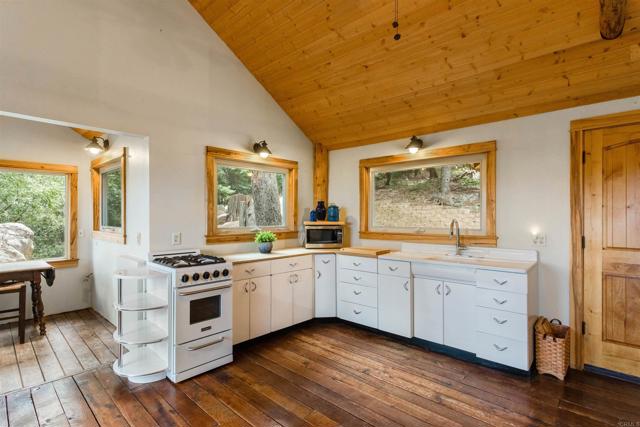 Detail Gallery Image 9 of 36 For 21932 Crestline Rd, Palomar Mountain,  CA 92060 - 1 Beds | 1 Baths