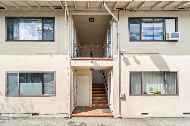 1172 Clinton Street, Redwood City CA: https://media.crmls.org/mediaz/18fd3b65-32ed-4c4e-a9fc-cf816f6a3ff6.jpg