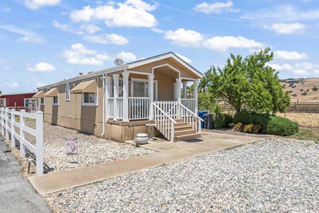 3465 Susie Lane, Gilroy CA: https://media.crmls.org/mediaz/18fd6b0d-9654-43e3-90ee-28d978579d96.jpg