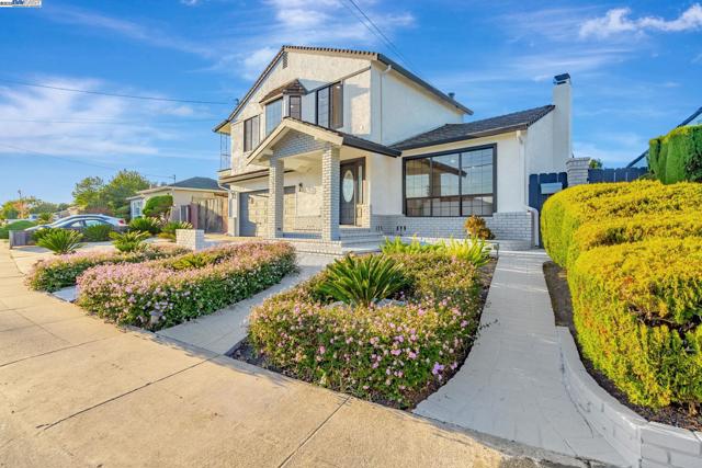 1575 Via Lucas, San Lorenzo CA: https://media.crmls.org/mediaz/18fe2de4-4269-45ad-87f1-86ef4650a72a.jpg