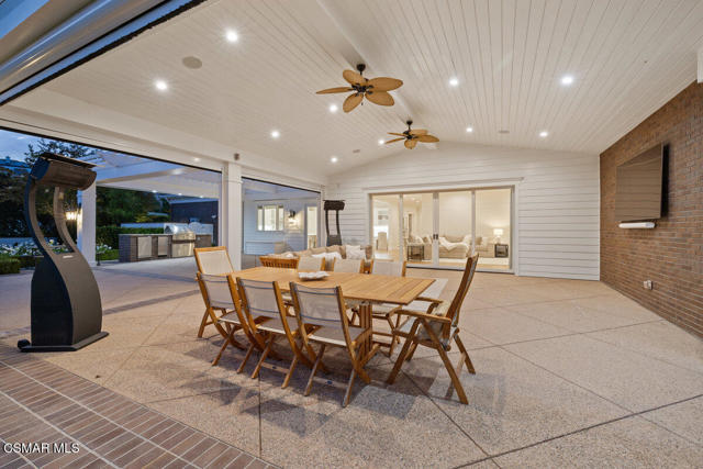 112 Hampstead Court, Westlake Village CA: https://media.crmls.org/mediaz/18ffe19f-5faf-4c85-a15c-66c1ec754016.jpg