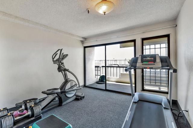 1830 Lakeshore Avenue, Oakland CA: https://media.crmls.org/mediaz/19001d5c-ece4-4bd3-8c52-4ac4e50f375c.jpg