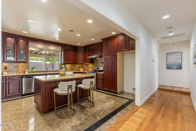 Detail Gallery Image 37 of 70 For 4926 Crown Ave, La Canada Flintridge,  CA 91011 - 3 Beds | 3/1 Baths