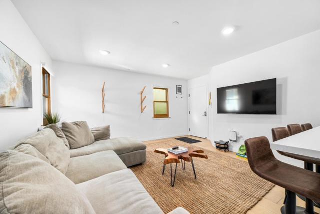 208 Capitola Avenue, Capitola CA: https://media.crmls.org/mediaz/1900a499-690e-41b0-8935-9be05537637c.jpg