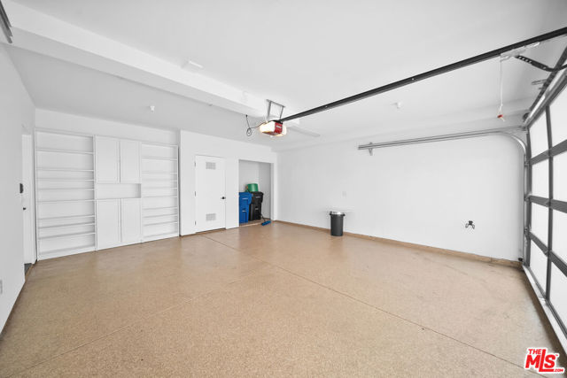 733 N Gramercy Place, Los Angeles CA: https://media.crmls.org/mediaz/190100f3-8d62-4223-a502-9e925ad47ec1.jpg