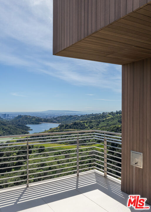 15210 Antelo Place, Los Angeles CA: https://media.crmls.org/mediaz/19010c95-cbb2-4ac4-9fb2-4a1cd83ceec3.jpg