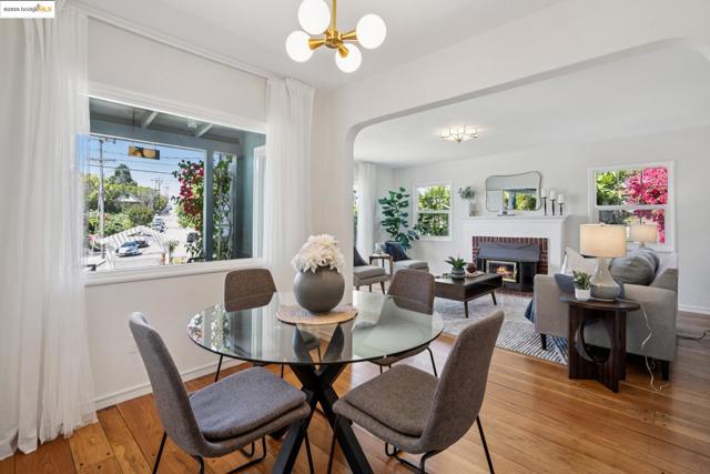 4332 Hyacinth Ave, Oakland CA: https://media.crmls.org/mediaz/19012e88-477f-4543-886e-2488792f6227.jpg