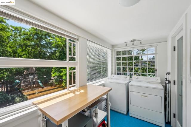 485 Hardy St, Oakland CA: https://media.crmls.org/mediaz/19017729-4127-4295-b9fb-8cfa047a58a5.jpg