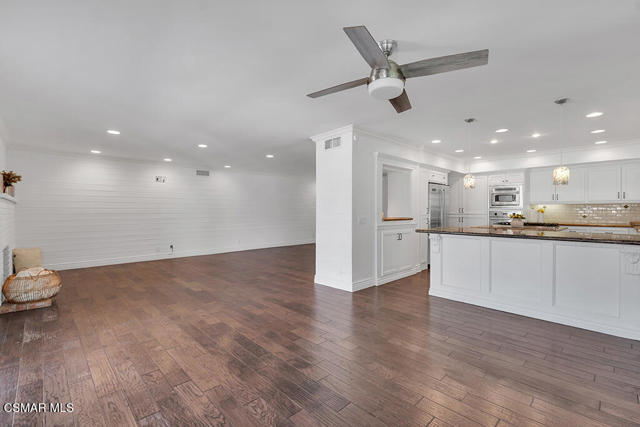 6344 Kerryhill Court, Agoura Hills CA: https://media.crmls.org/mediaz/1902bd6c-32c1-4ad0-a6ff-0f5ff23c0ed8.jpg
