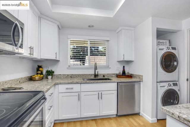 2587 Oak Rd, Walnut Creek CA: https://media.crmls.org/mediaz/1903306b-3613-4c7b-9baa-67b7a1272afd.jpg