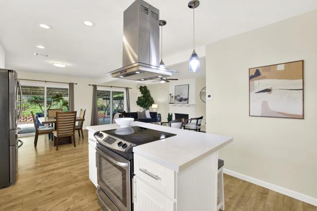 12093 Callado Dr, San Diego CA: https://media.crmls.org/mediaz/1903bfbf-37ce-44a0-81b8-dd4dd2917c5c.jpg