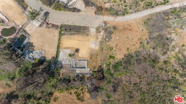 1228 Las Lomas Place, Pacific Palisades CA: https://media.crmls.org/mediaz/1903dd5f-6fe8-44ef-acd8-a74d9edb9ca7.jpg