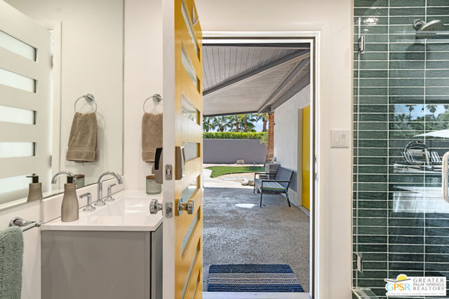 1405 E Tachevah Drive, Palm Springs CA: https://media.crmls.org/mediaz/1903f8d1-56a4-43a2-b55f-57d899bbb95b.jpg