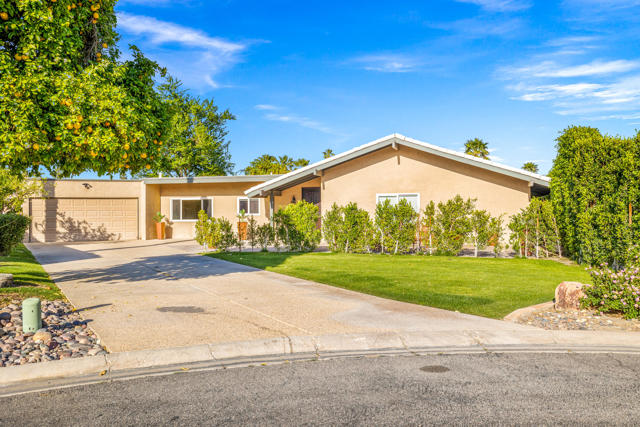 78488 Calle Seama, La Quinta CA: https://media.crmls.org/mediaz/19046789-e4cc-4890-b541-0b77f8c036ad.jpg