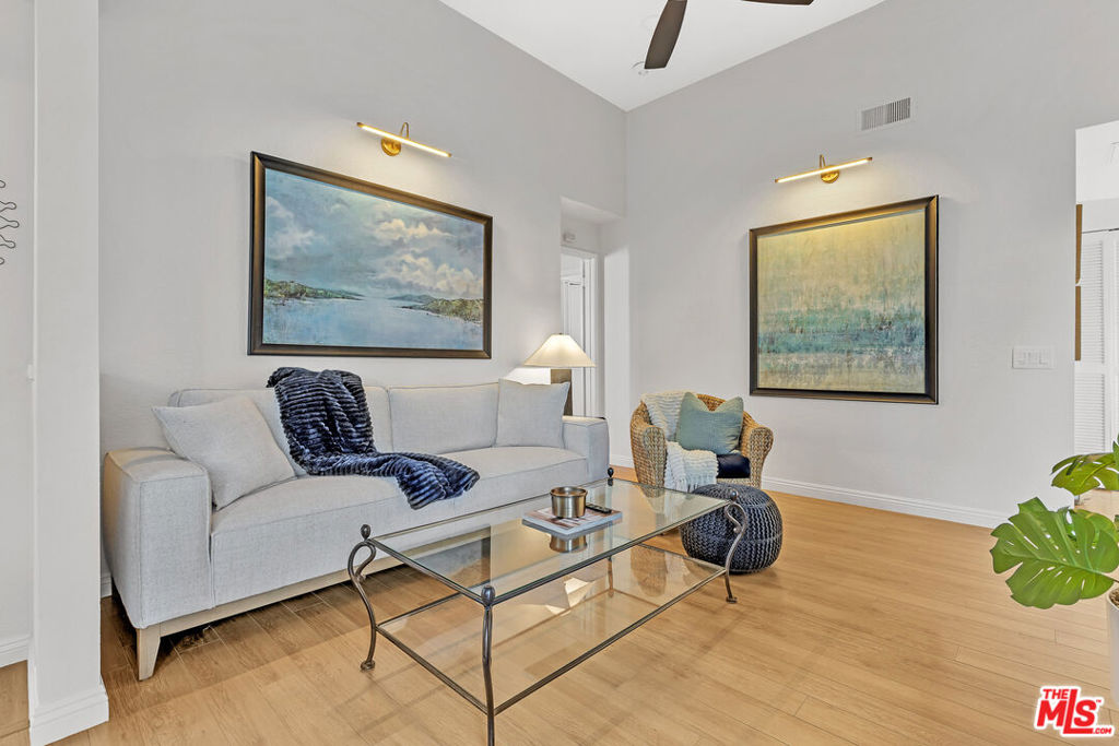 1904678d E7b9 4480 8415 5c3d2c3b53cb