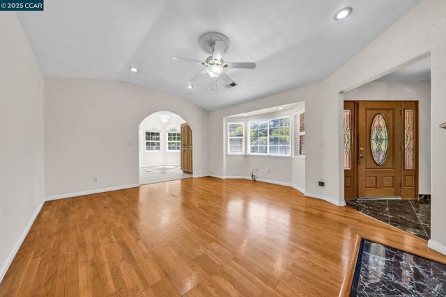 18127 Madison Ave, Castro Valley CA: https://media.crmls.org/mediaz/1904b358-2fdd-4f8d-ada2-3a03ce284ec9.jpg
