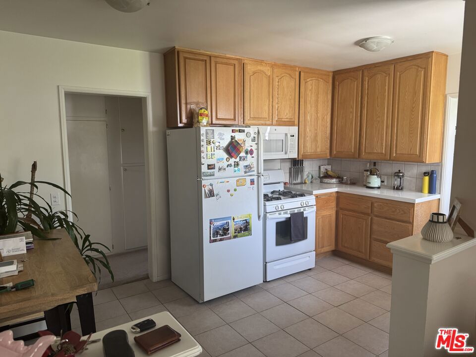 https://media.crmls.org/mediaz/1904befd-7328-4efb-9232-fd15c9c03824.jpg?preset=X-Large