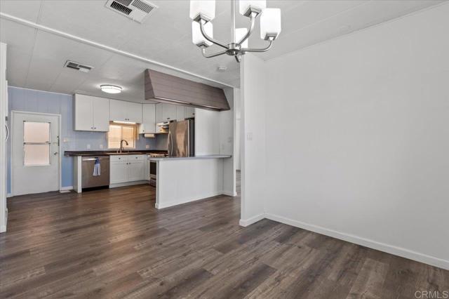 Detail Gallery Image 12 of 28 For 718 Sycamore Ave #109,  Vista,  CA 92083 - 2 Beds | 2 Baths
