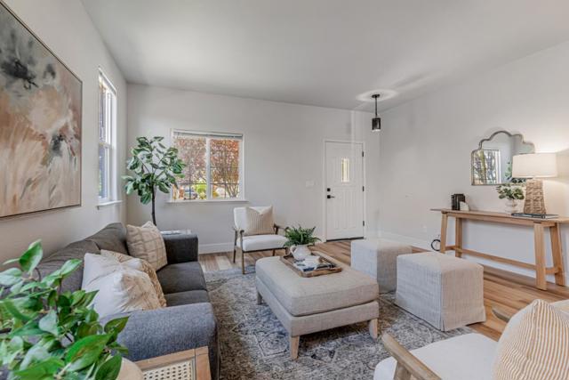 864 Powell, Hollister CA: https://media.crmls.org/mediaz/1905fae3-d93d-49ed-9976-07f418d2b1e6.jpg