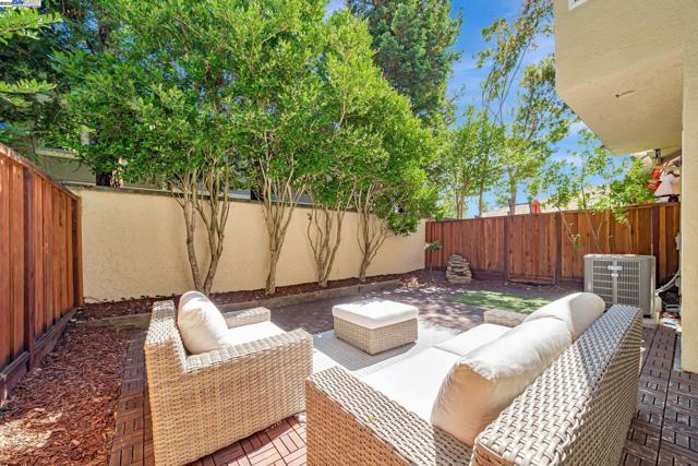 6192 Lakeview Cir, San Ramon CA: https://media.crmls.org/mediaz/19069cbc-aecd-4415-bc33-8ac0d75d2a16.jpg