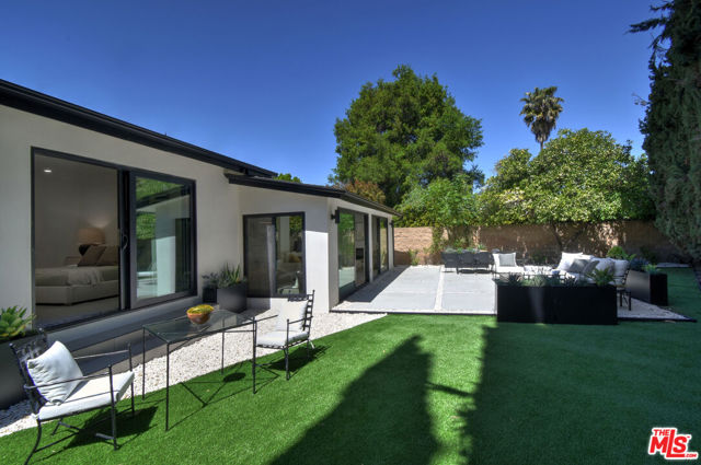15431 Milbank Street, Encino CA: https://media.crmls.org/mediaz/19072749-83f3-4eac-a2f4-cd78fdd79d18.jpg