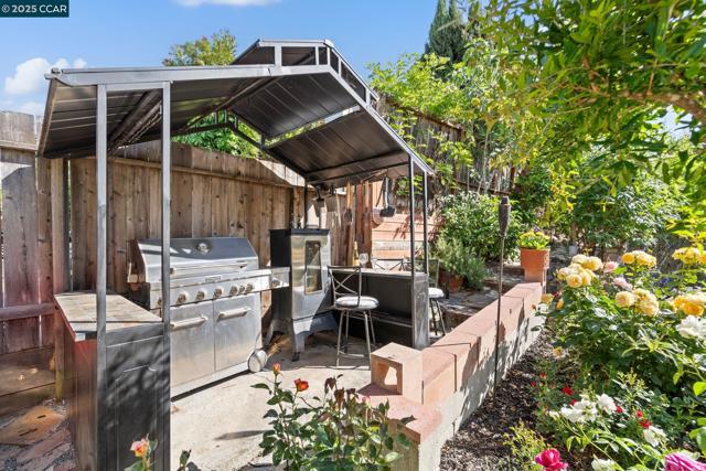 4218 Cobblestone Dr, Concord CA: https://media.crmls.org/mediaz/19072a85-d3ad-4c91-b2b1-710347d94b11.jpg