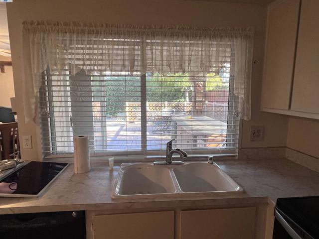 1222 Murdell Ln, Livermore CA: https://media.crmls.org/mediaz/19078508-bfea-4c66-b5b4-66e3921ac141.jpg