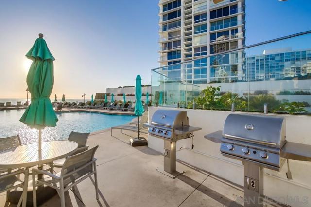 1750 Avenida Del Mundo, Coronado CA: https://media.crmls.org/mediaz/1907a992-cc8b-4474-b02d-bf8867c42689.jpg