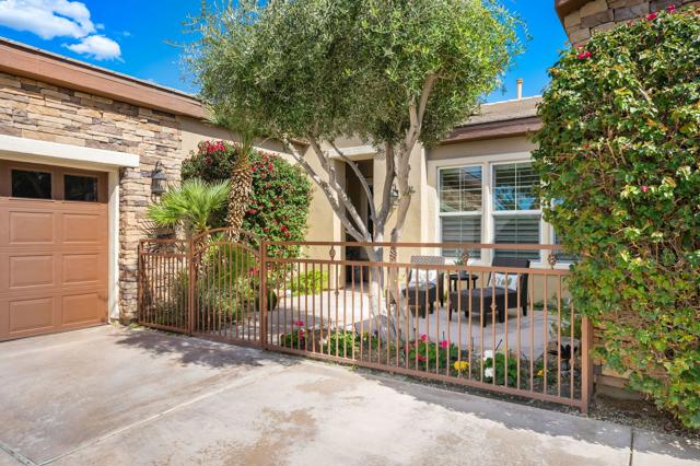 60590 Lace Leaf Court, La Quinta CA: https://media.crmls.org/mediaz/19086478-da5c-438e-a0c4-e465aee41e2f.jpg