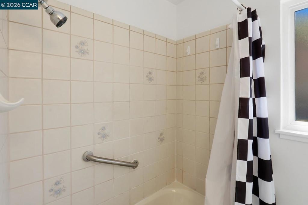 https://media.crmls.org/mediaz/190919d1-2cf3-46db-9dd0-0a497d960874.jpg?preset=X-Large