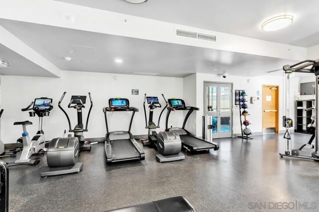 700 W E St, San Diego CA: https://media.crmls.org/mediaz/1909479b-3ae9-4a9a-bc7d-f2812a406b9f.jpg