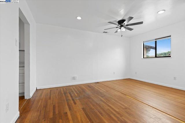 19650 San Miguel Ave, Castro Valley CA: https://media.crmls.org/mediaz/1909cd68-359f-4406-b9dc-cd0bfd5f24e8.jpg