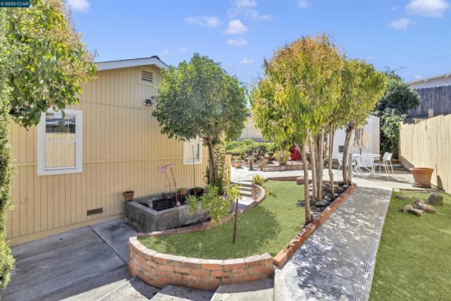 948 Jones Ave, Pinole CA: https://media.crmls.org/mediaz/190a8eb6-c563-4b62-96c1-4583792d8e5c.jpg