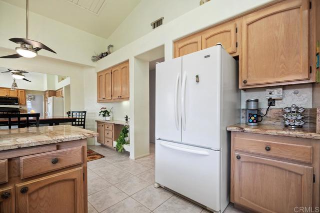 2175 Castilla Way, Oceanside CA: https://media.crmls.org/mediaz/190b3506-8fc2-44f2-b5d4-c7d4482a9d14.jpg