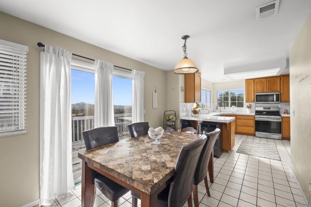8016 Sterling Dr, El Cajon CA: https://media.crmls.org/mediaz/190b6822-97ed-420c-94b5-7383f27a32c8.jpg