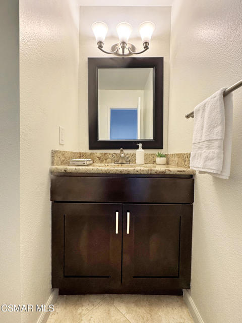 607 Valley Oak Lane, Newbury Park CA: https://media.crmls.org/mediaz/190ba153-c858-41e2-878f-9b293e85a495.jpg