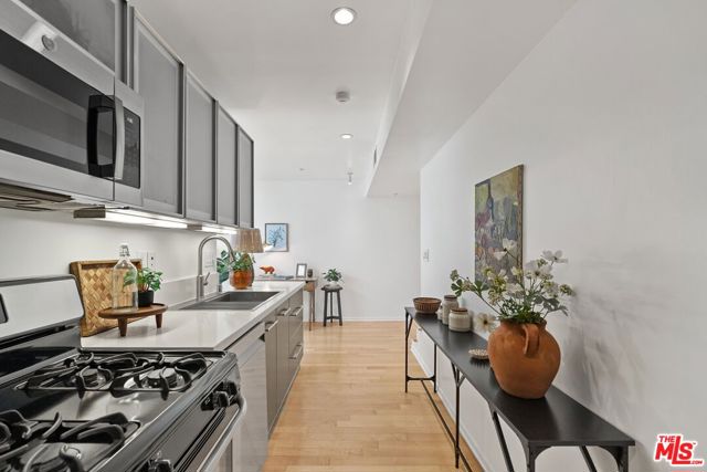 5806 Waring Avenue, Los Angeles CA: https://media.crmls.org/mediaz/190bc080-05c3-4f90-ada1-0546506d966f.jpg