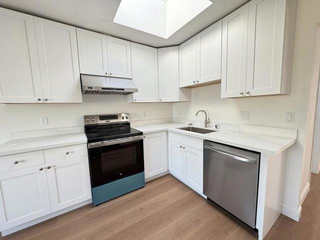 139 Bridgeview Drive, San Francisco CA: https://media.crmls.org/mediaz/190c166d-9dd8-4f93-bc79-b8badc7333da.jpg