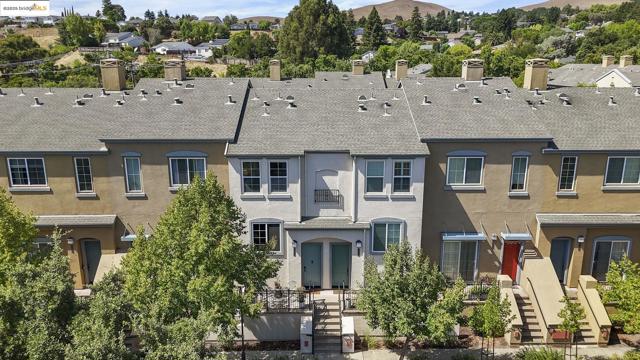 8892 Bellina Commons, Dublin CA: https://media.crmls.org/mediaz/190c610a-0deb-4caf-8766-977bc3ceb81a.jpg