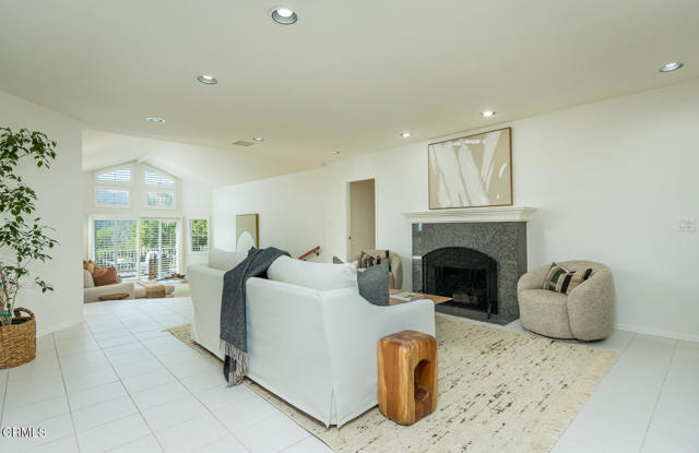 Detail Gallery Image 7 of 74 For 3550 Santa Carlotta St, Glendale,  CA 91214 - 5 Beds | 4 Baths