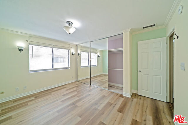 18433 Hatteras Street, Tarzana CA: https://media.crmls.org/mediaz/190ce763-634c-47bb-a729-76dc4ba778e4.jpg
