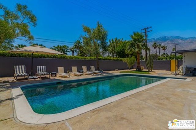 1405 E Tachevah Drive, Palm Springs CA: https://media.crmls.org/mediaz/190dd8b9-2647-4e9f-850f-f5790071bf68.jpg