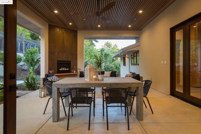 30 Lincolnshire Dr, Oakland CA: https://media.crmls.org/mediaz/190de5b5-40aa-4536-b384-26730e9df777.jpg