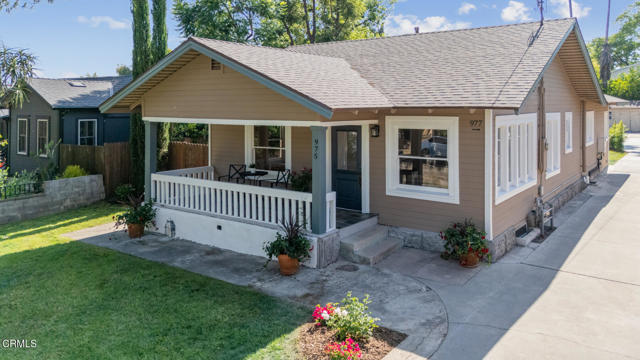975 N Mentor Avenue, Pasadena CA: https://media.crmls.org/mediaz/190e18ac-2d30-41d8-9643-d5a015704ad9.jpg