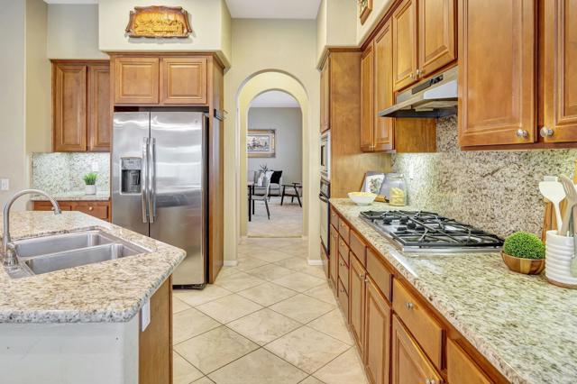 2706 VALLEYCREEK CIR, Chula Vista CA: https://media.crmls.org/mediaz/190e1b60-ceeb-4e59-929a-421657cd10fe.jpg