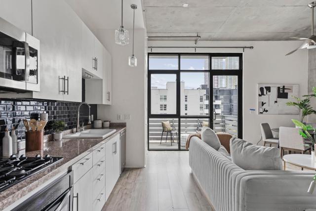 527 10th Ave, San Diego CA: https://media.crmls.org/mediaz/190e2be6-55bf-4643-9198-9dd61fc30f4f.jpg