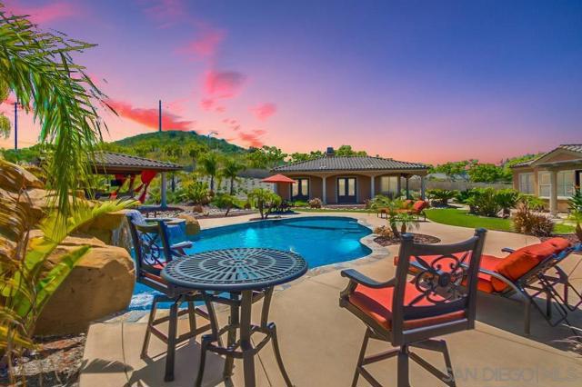 14190 Green Valley Ct, San Diego CA: https://media.crmls.org/mediaz/190e766f-1852-4609-8780-08a425c8ad1e.jpg