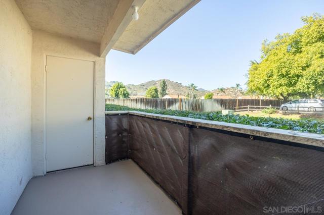 2566 WHITE OAK PLACE, Escondido CA: https://media.crmls.org/mediaz/190ed2b8-da22-4a7b-a2c2-d75e69a5b85a.jpg