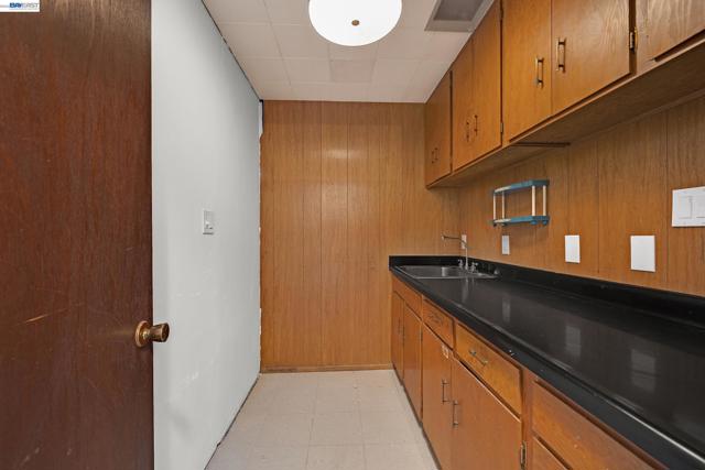 Image 41 of 47 For 15126 Andover St